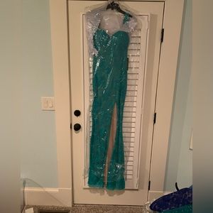 La Femme size 2 gown nwt